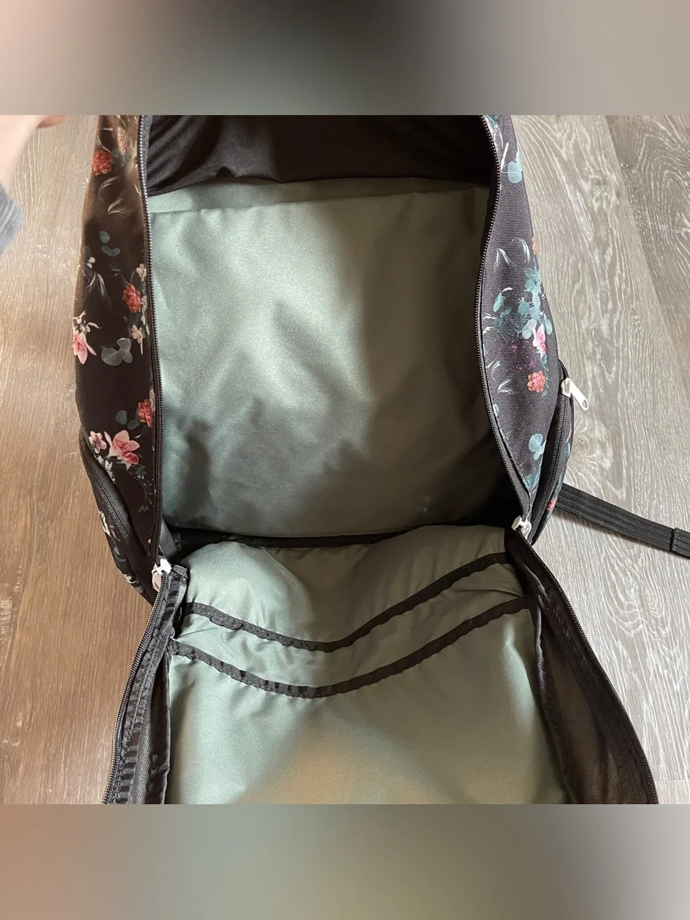 Dakine Prom 25L Flora  Backpack. Holds 14” Laptop Insulated Pocket Floral